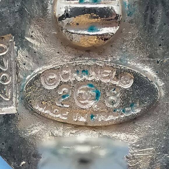 Chanel 24k Gold-Plated Clip-on Earrings - Picture 7 of 9